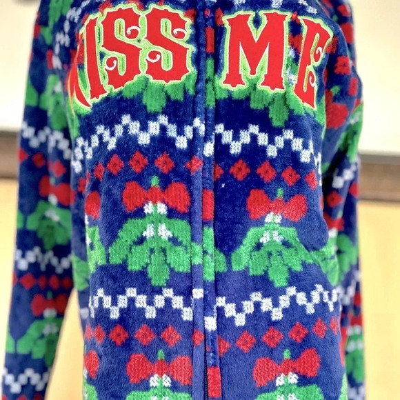 Holiday Time “Kiss Me” Mistle Toe Christmas Onsie - Picture 6 of 10